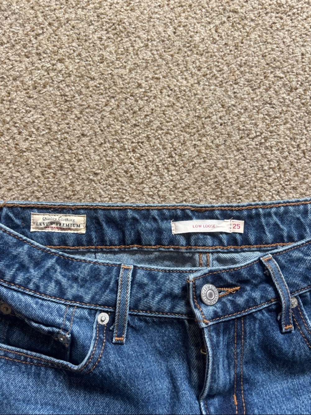 Levi’s Low Loose Jeans - Picture 4 of 4
